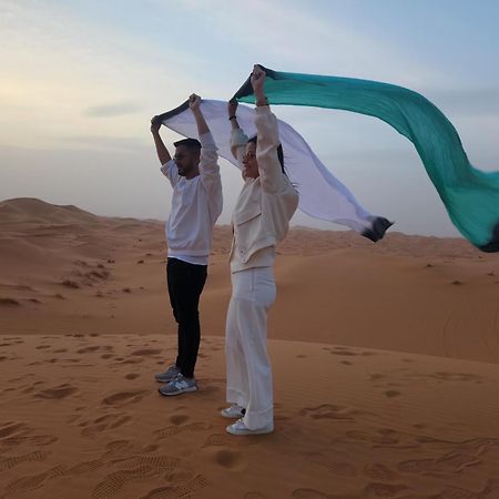 Riadsuerteloca Merzouga Hassilabied Exterior foto The flag of the United Arab Emirates