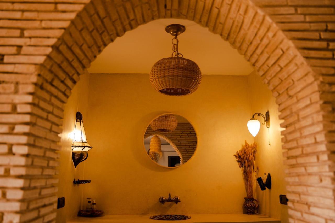 Riadsuerteloca Merzouga Hassilabied Exterior foto The interior of the house