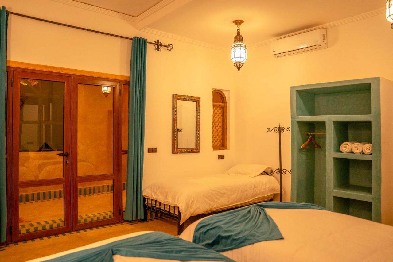 Riadsuerteloca Merzouga Hassilabied Exterior foto A bedroom at the hotel