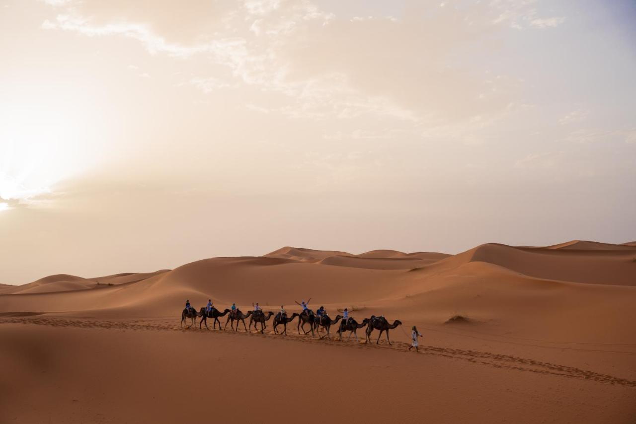 Riadsuerteloca Merzouga Hassilabied Exterior foto Sahara Desert