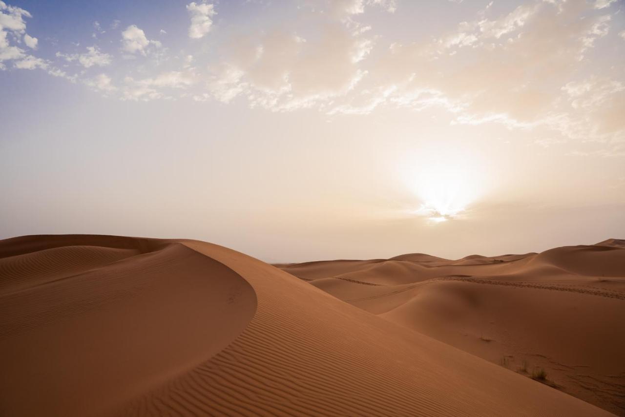 Riadsuerteloca Merzouga Hassilabied Exterior foto The Sahara Desert