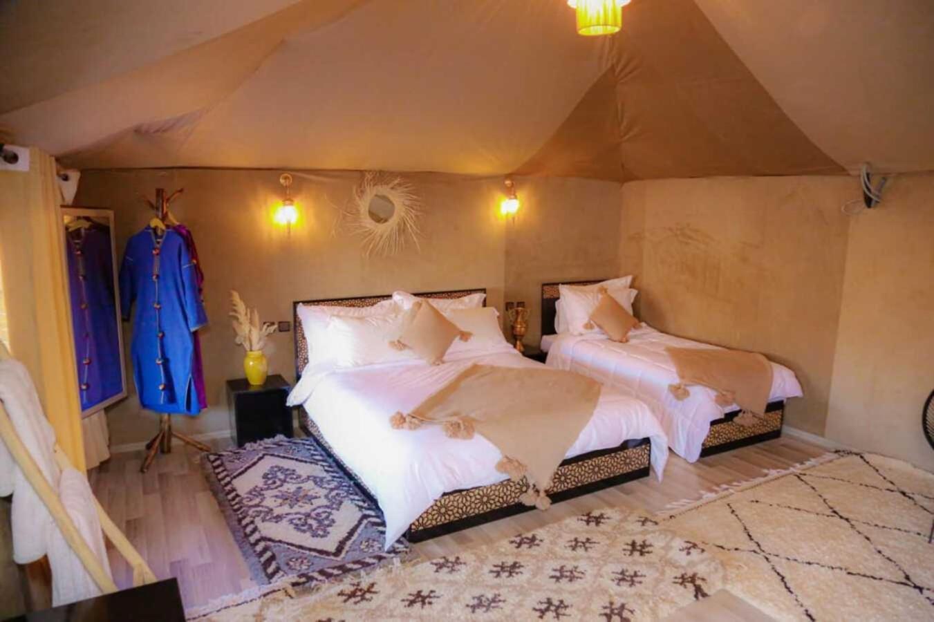 Riadsuerteloca Merzouga Hassilabied Exterior foto Luxury tent interior