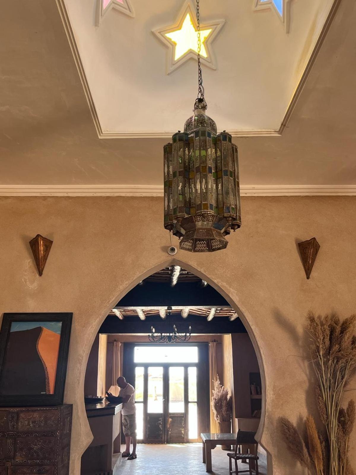 Riadsuerteloca Merzouga Hassilabied Exterior foto The interior of the house